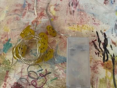 Smiley Face String Lights - Battery Operated LED Fairy Lights, Yellow