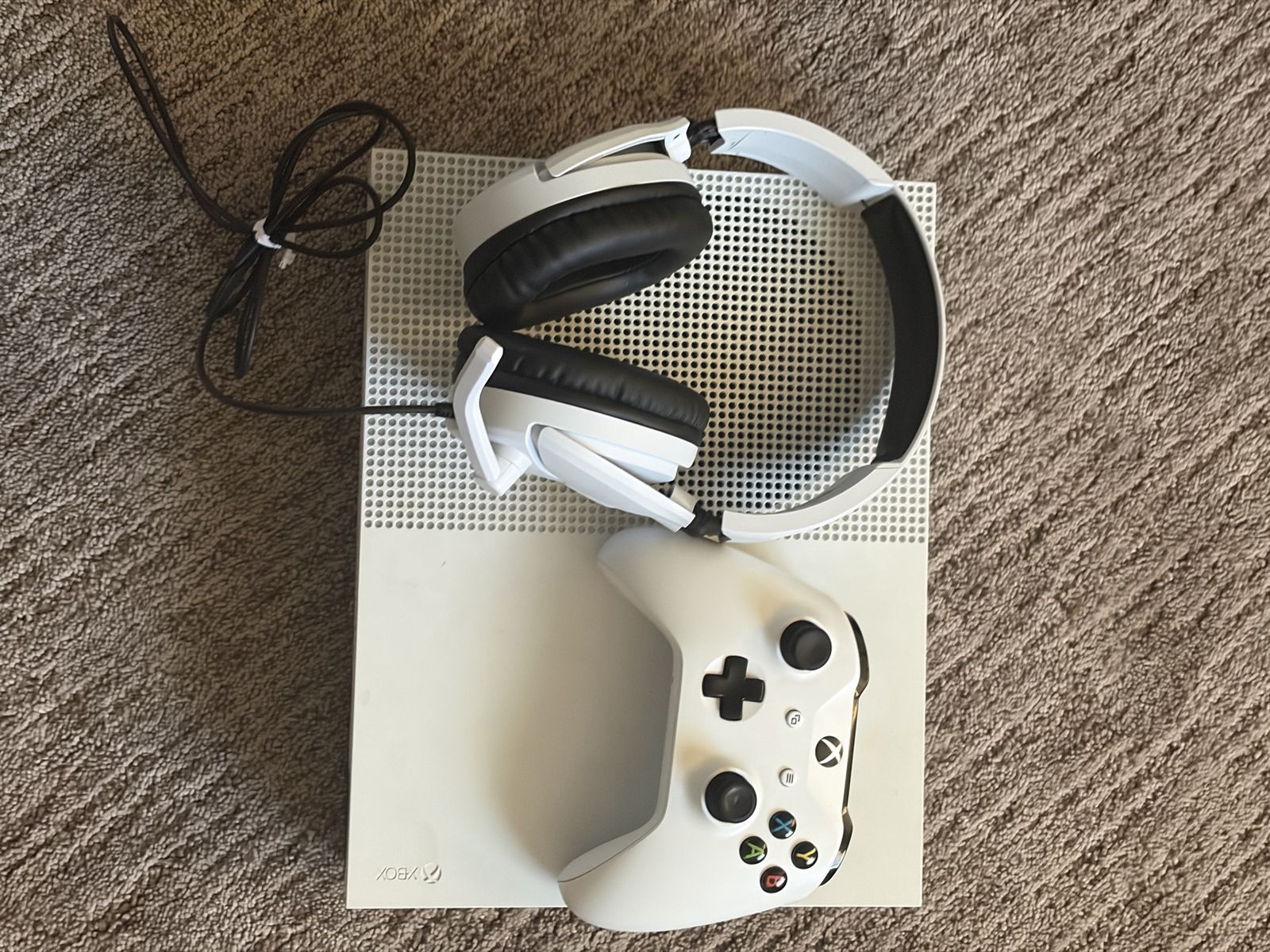 Xbox One S 500GB Console White with Controller & Headset - Works Great!