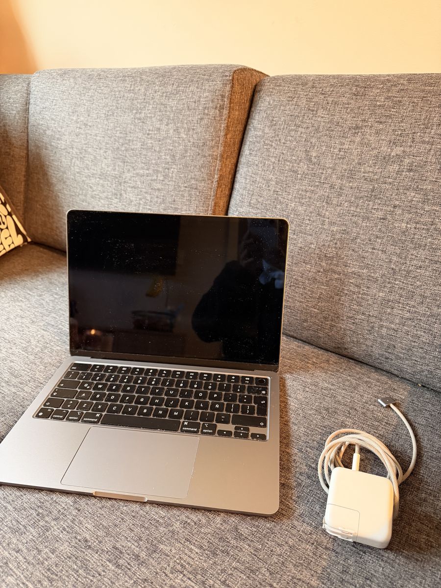 Apple MacBook Air 13 256GB SSD, M2 - Space Gray