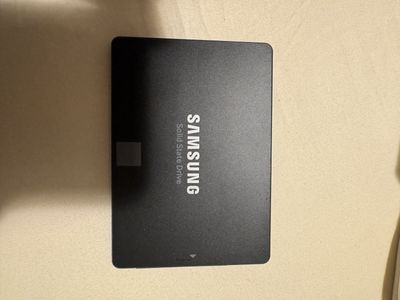 Samsung 860 EVO 500GB 2.5-inch SATA III Internal Solid State Drive
