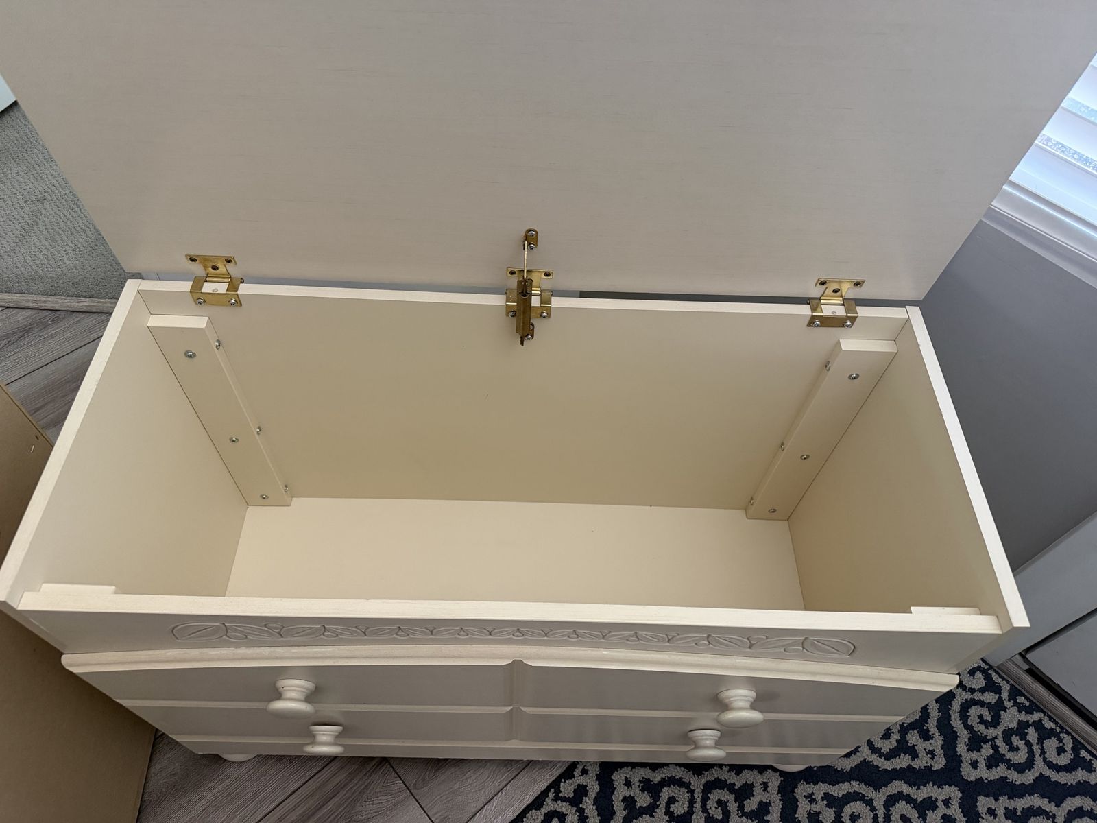 Main image 6