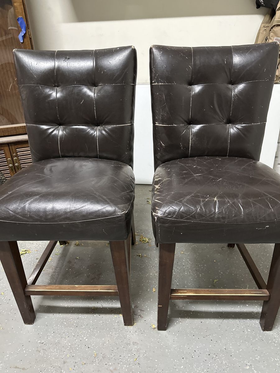 2 Dark Brown Faux Leather Tufted Counter Height Bar Stools