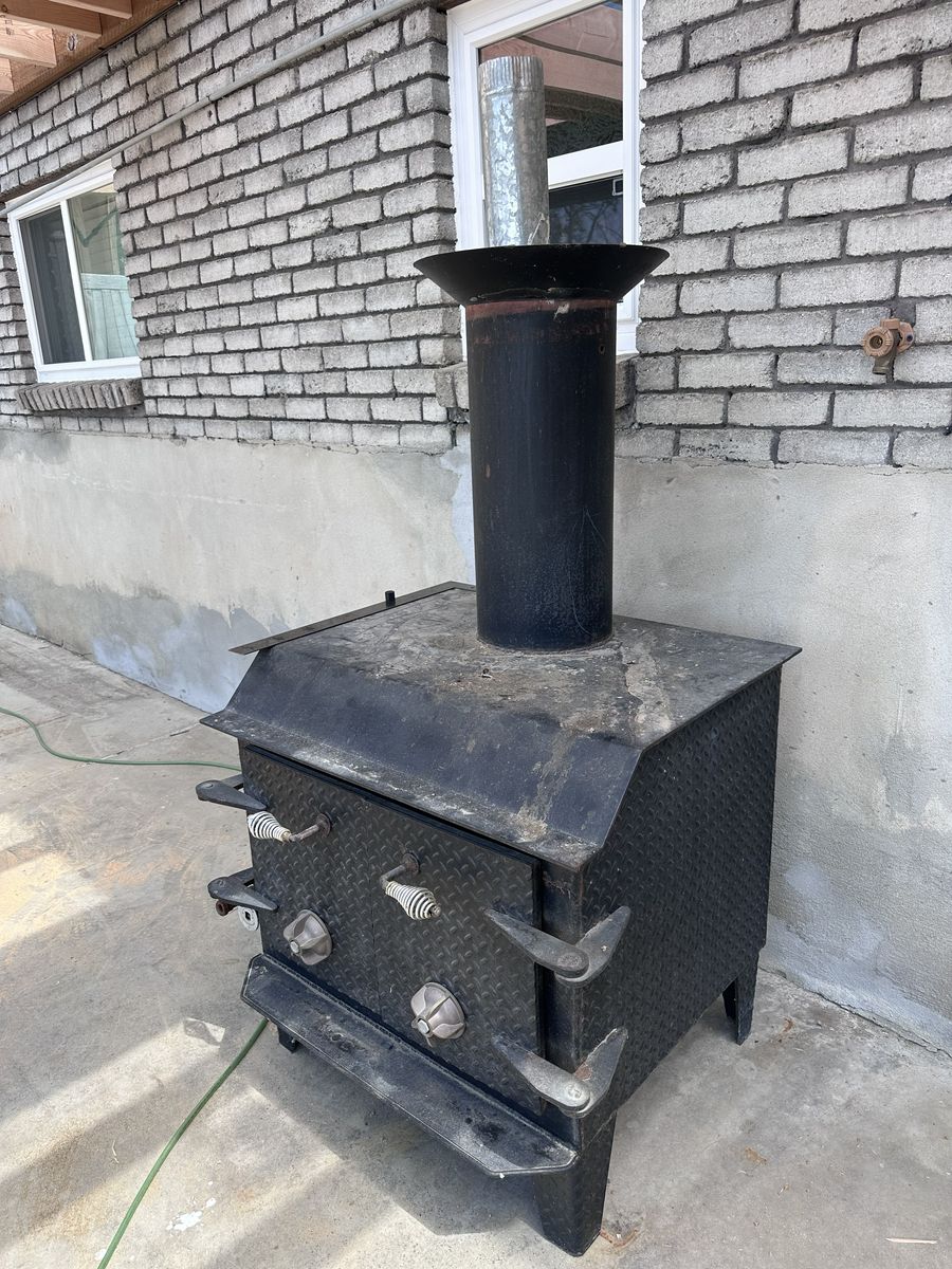 Heavy-Duty Diamond Plate Steel Wood Burning Stove with Gas Log Lighter 33 H x 33 W x 28 D