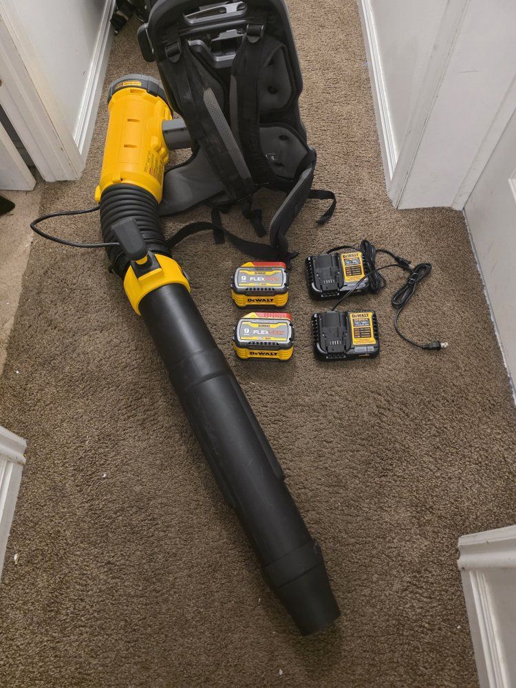 DEWALT FlexVolt 60V MAX 855 CFM 160 MPH Cordless Backpack Leaf Blower Kit w/ 2 9AH Batteries & Chargers