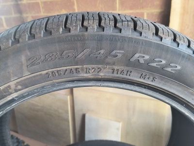 Pirelli Scorpion 285/45 r22