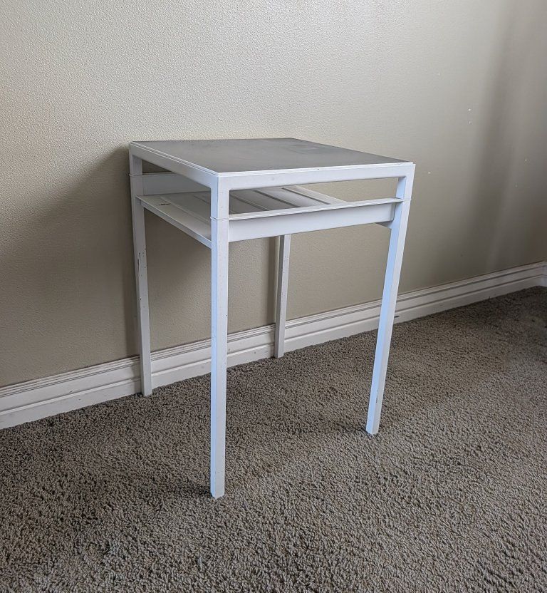 Minimalist White & Gray Accent Side Table - Compact & Versatile