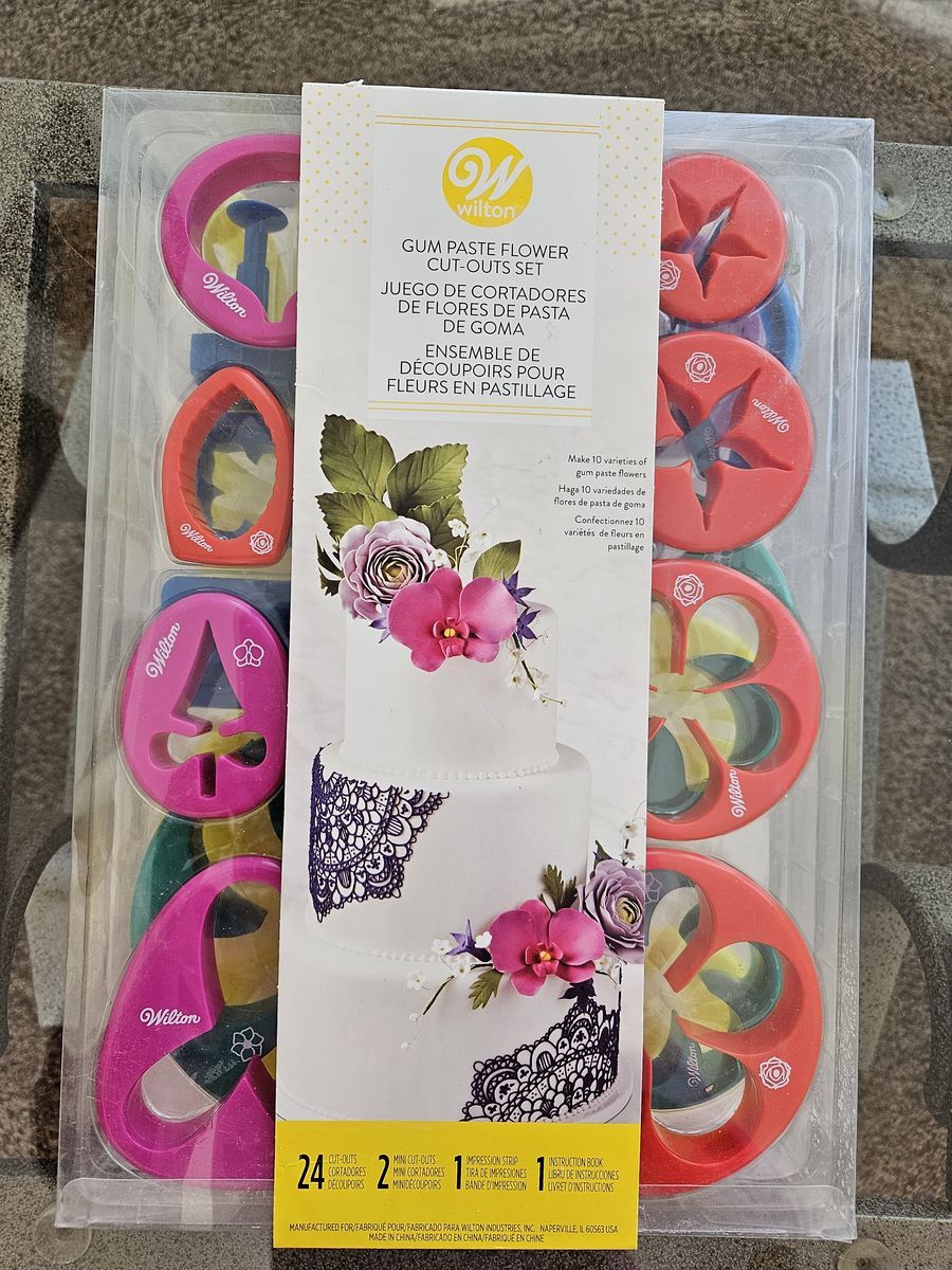 Wilton Gum paste flower cut-outs set