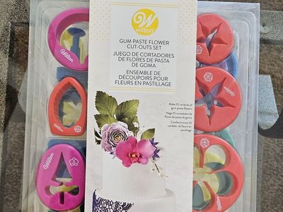 Wilton Gum paste flower cut-outs set