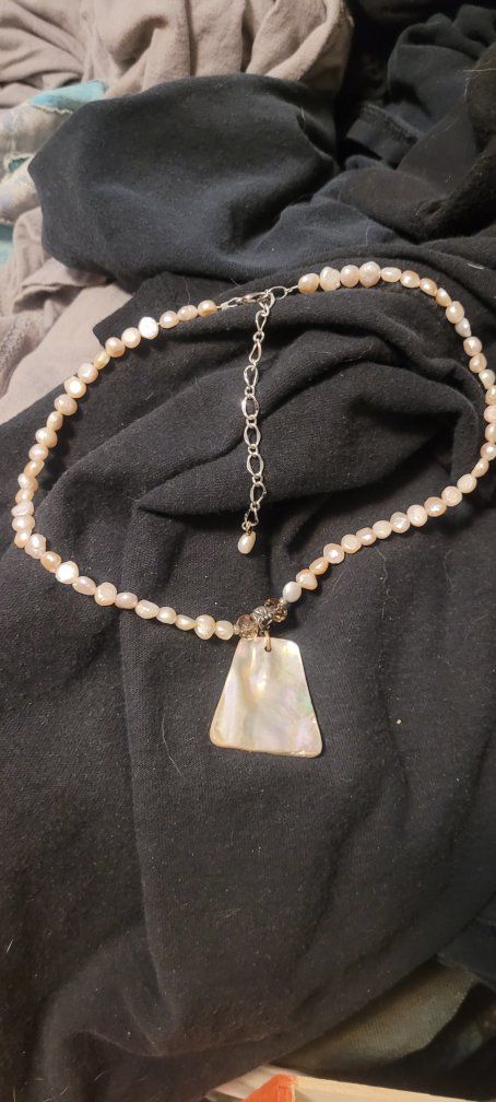 Freshwater Pearl & Mother of Pearl Pendant Necklace, Adjustable Length, Silver Tone .