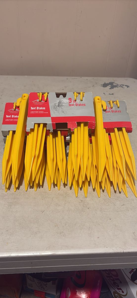 Northwest Territory 9-inch Yellow Plastic Tent Stakes with Molded Hooks