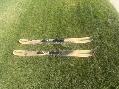 Line prophet skis 130, 186