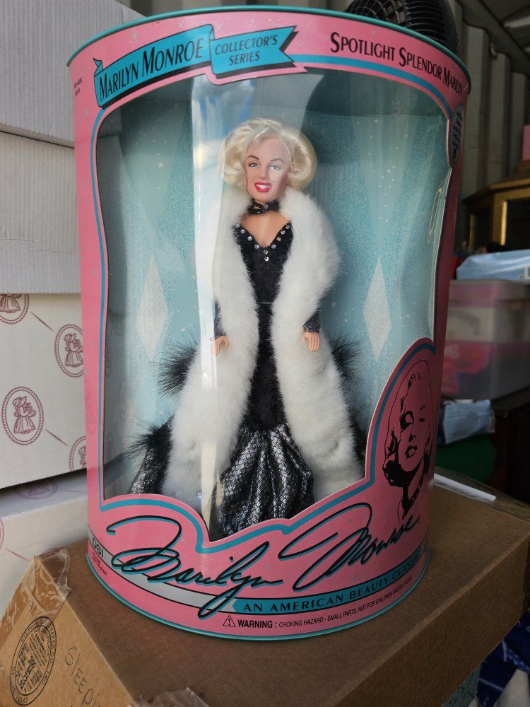 Marylin Monroe Spotlight Barbie