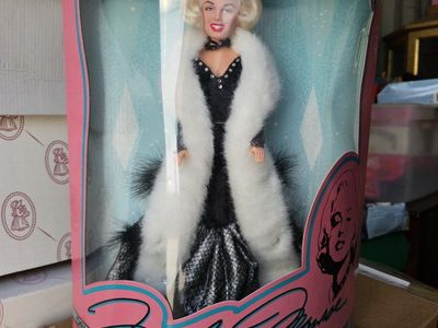 Marylin Monroe Spotlight Barbie