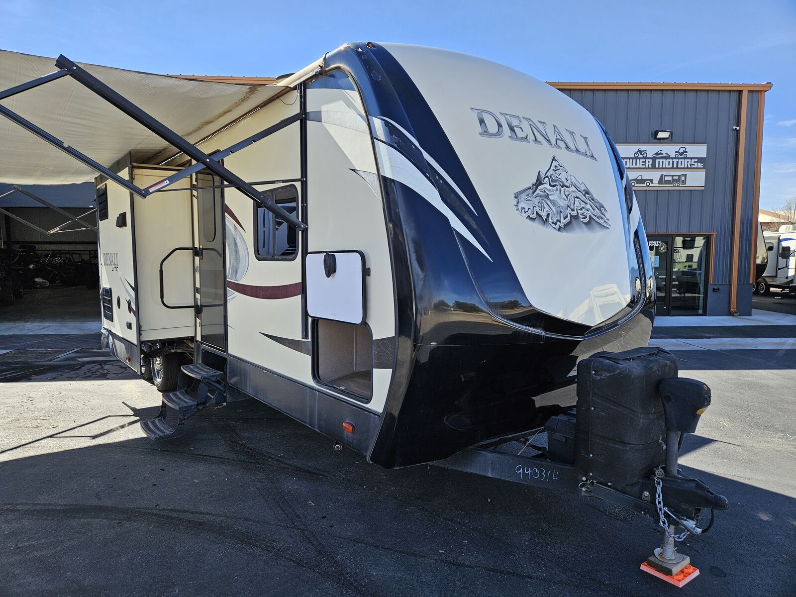 2017 Dutchmen Denali 3155BH Bunk House Two Slides! Private Bunk Room!