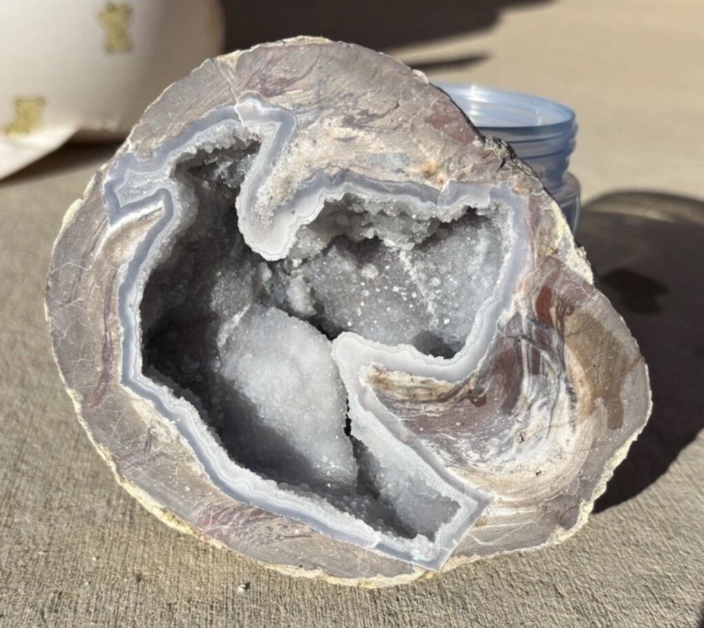 Half Cut Utah Dugway Geode With Crystals