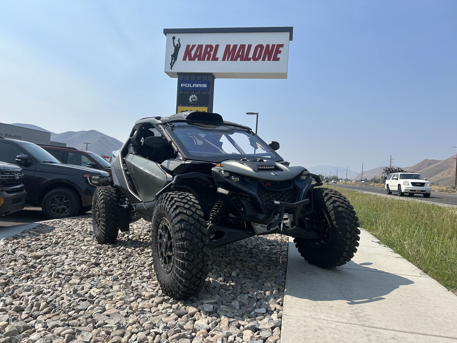 2026 Can-Am Maverick R X rc Green Satin - B01682