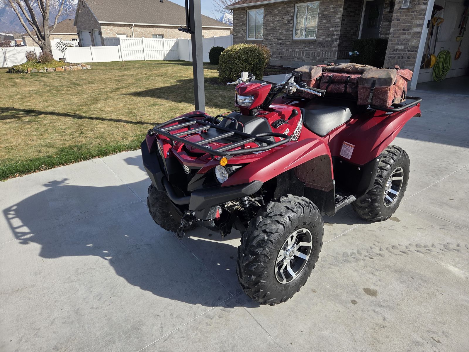 2019 Yamaha Grizzly 700  EPS 4x4 – Low miles – Like New