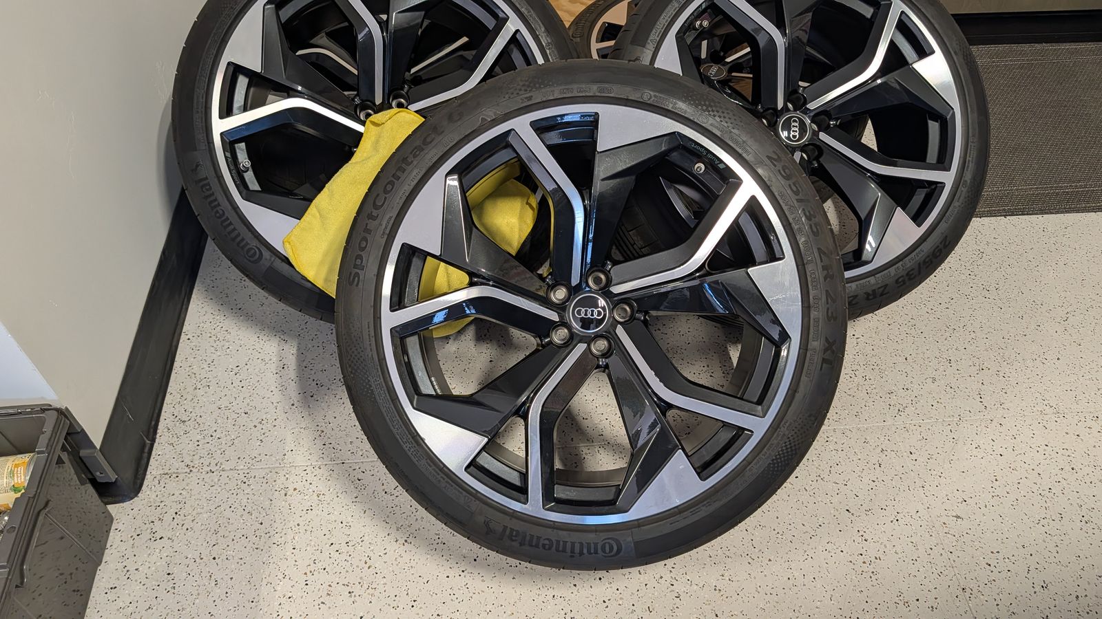 Audi RS Q8 Take off Wheels and Tires