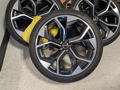 Audi RS Q8 Take off Wheels and Tires