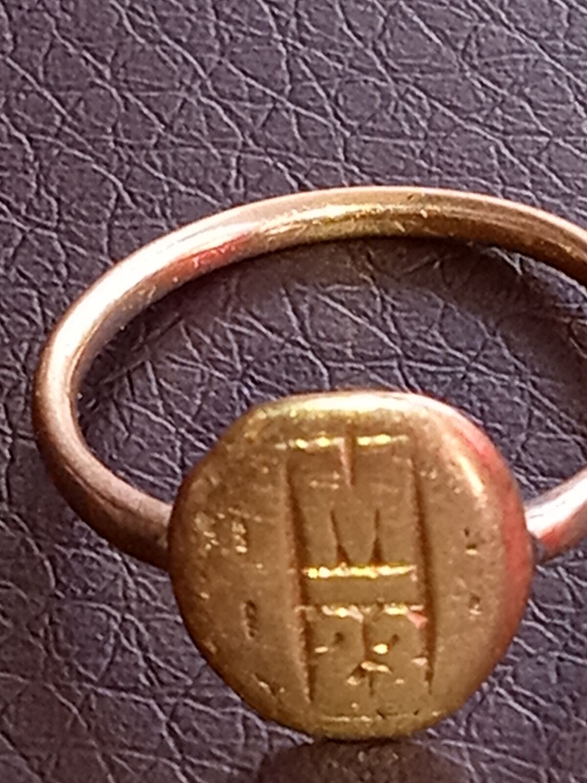 Vintage 18k gold signet ring