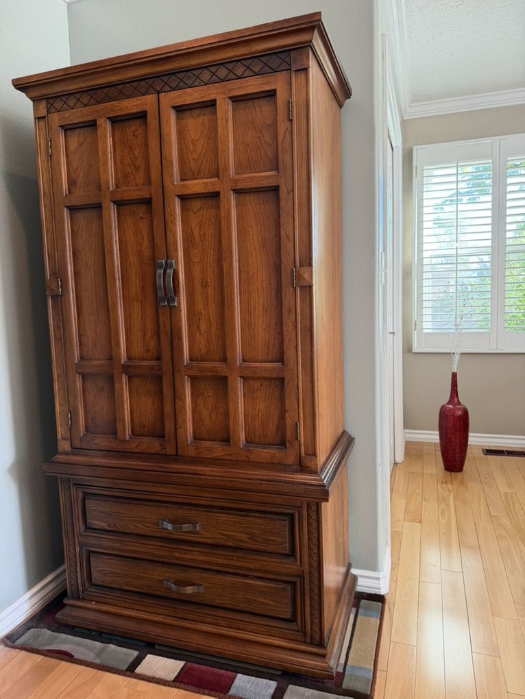 Beautiful Armoire/Hutch