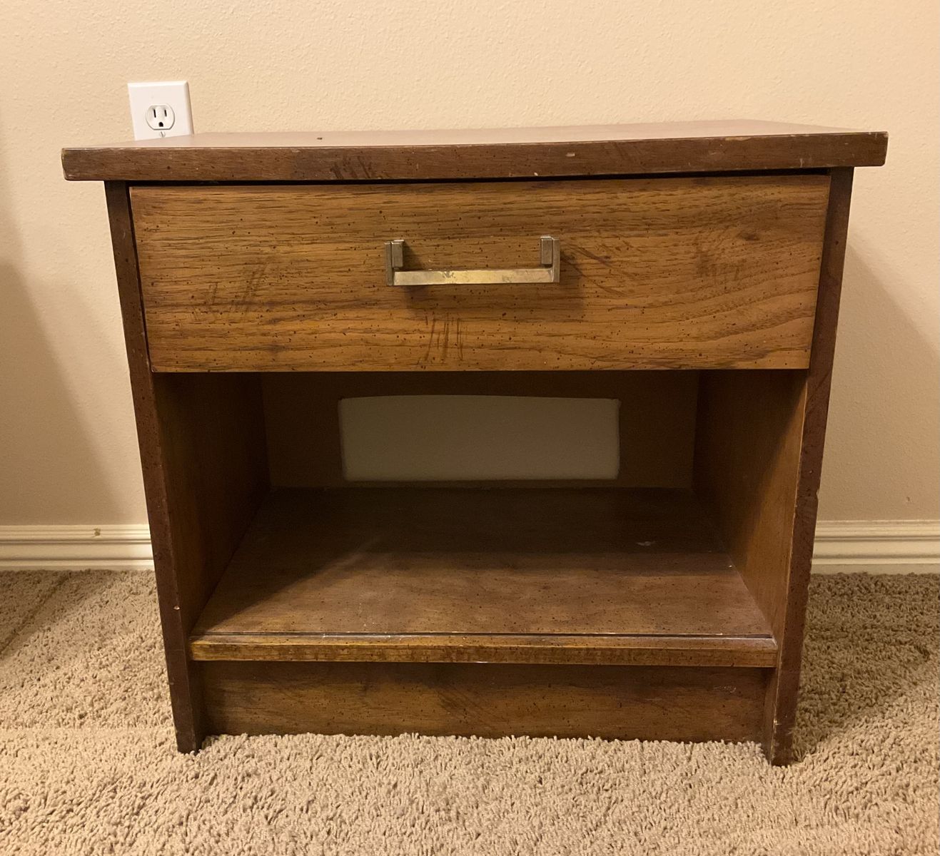 NIGHT STAND/END TABLE