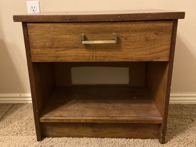 NIGHT STAND/END TABLE