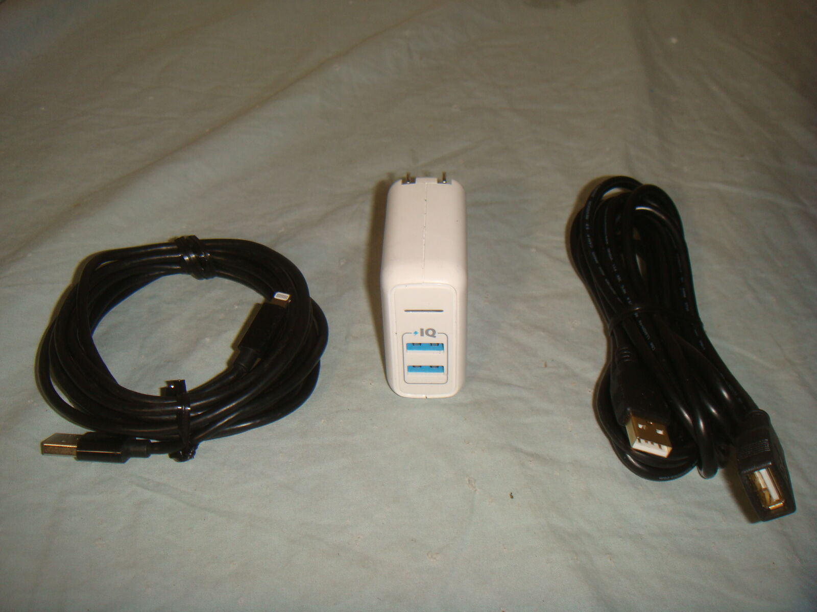 ANKER POWERPORT 2 DUAL USB 24W WALL CHARGER WITH 9' USB EXTENSION CABLE & 9' USB TO LIGHTING CABLE