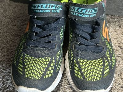 Sketchers Shoes