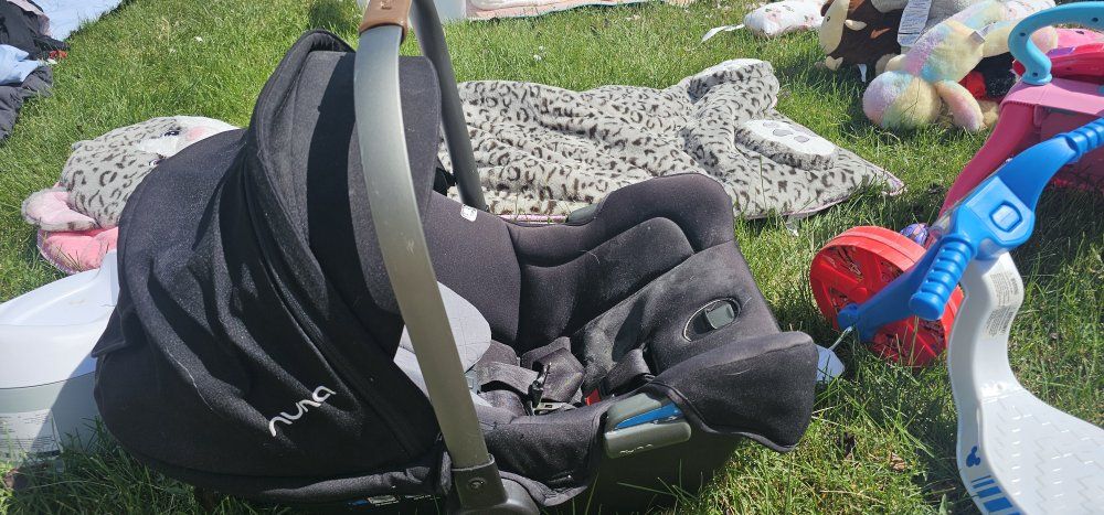 NUNA carseat expires 2028 no base