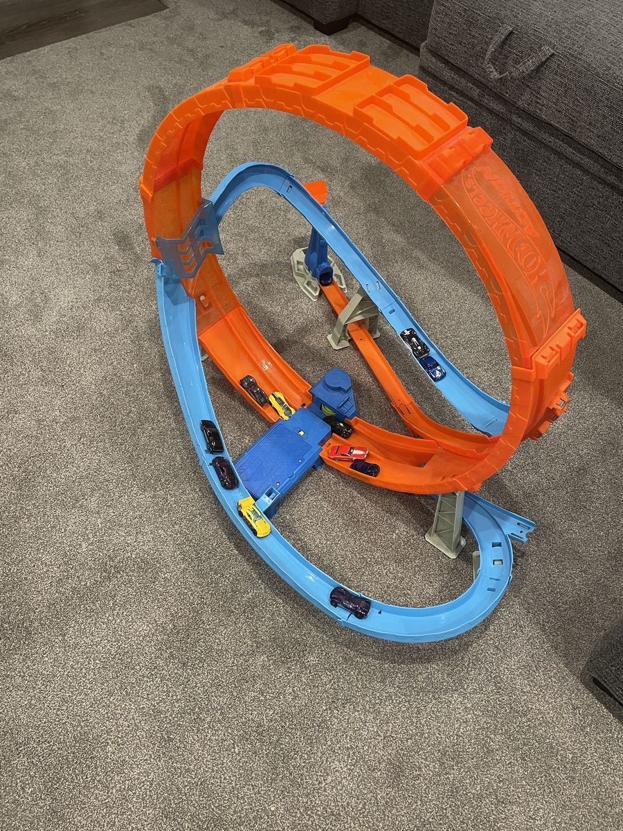 Hot Wheels Massive Loop Mayhem