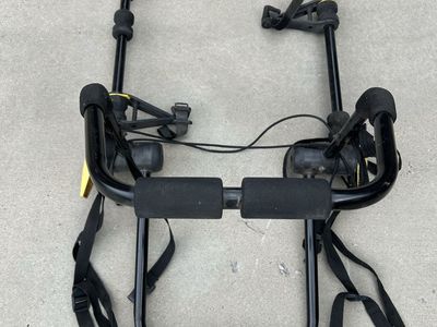 Trunk bike rack for sedan