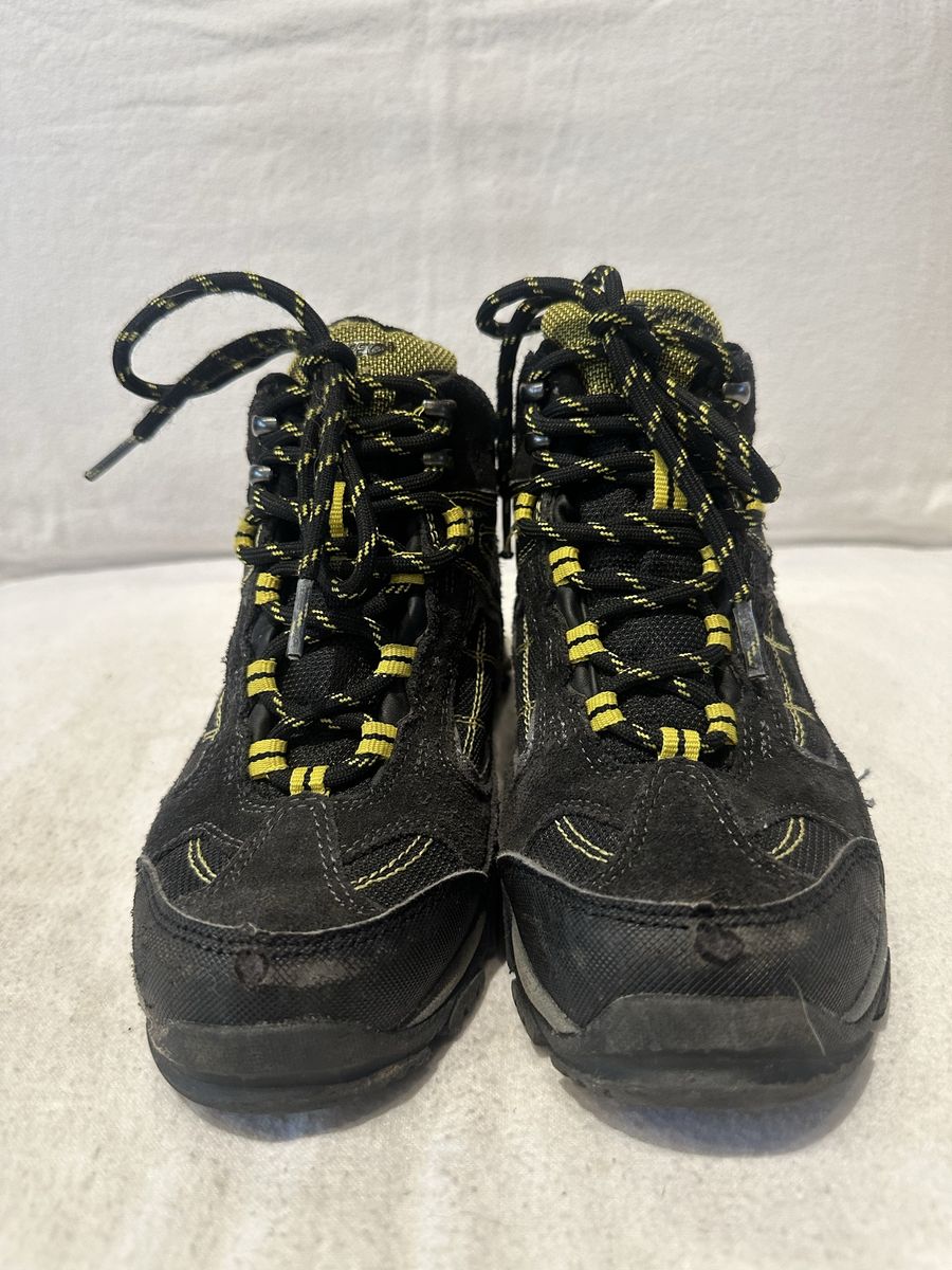 Hi-Tec youth size 1 black/yellow trim Leather/textile waterproof hiking boots