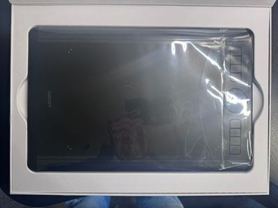 Wacom Intuos Pro Medium (PTH-660) - PRISTINE / Open Box