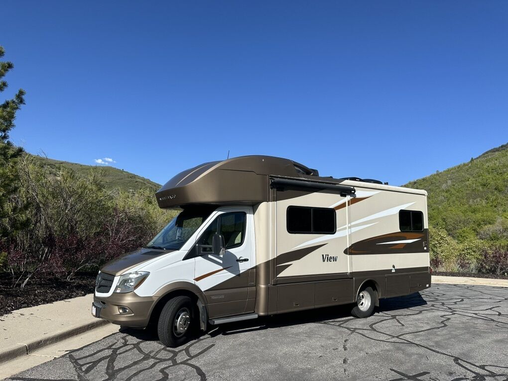 2017 Winnebago View-24G-18K Miles-Sleeps 6-$90,000