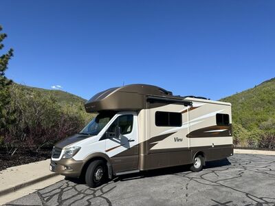 2017 Winnebago View-24G-18K Miles-Sleeps 6-$90,000