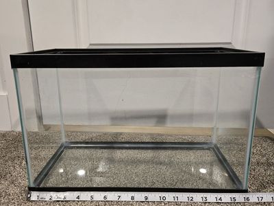 Nano Tank, 5.5 Gallon- includes a glass lid