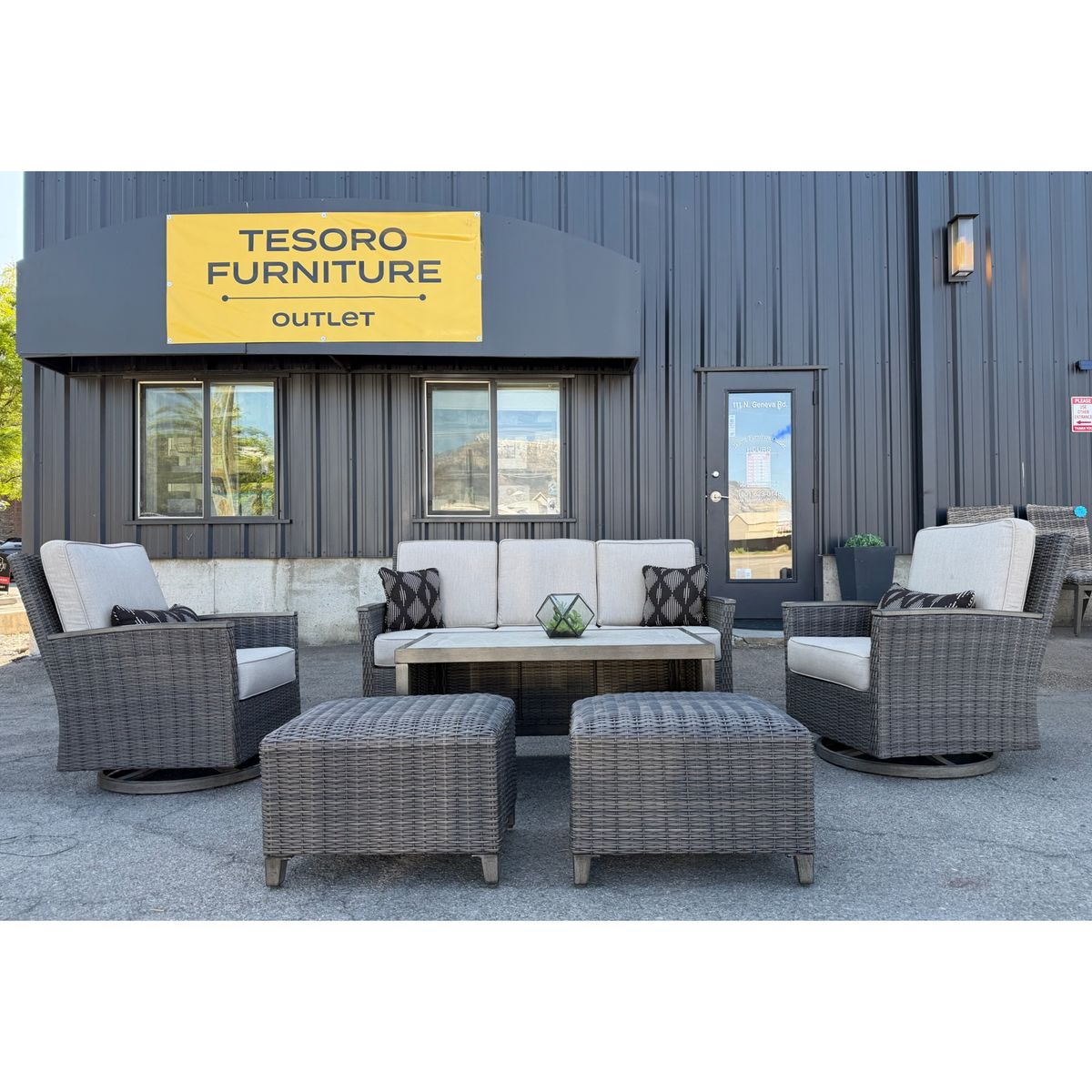 WICKER PATIO SET WE OFFER DELIVERY