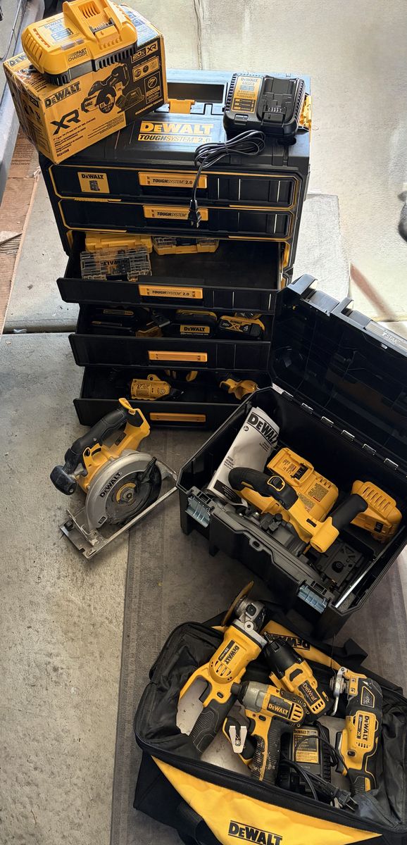 Dewalt Cordless Set-stackable Tool Box (37 Pieces)