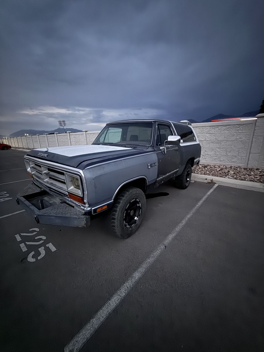 1989 Dodge Ram Charger 150 LE