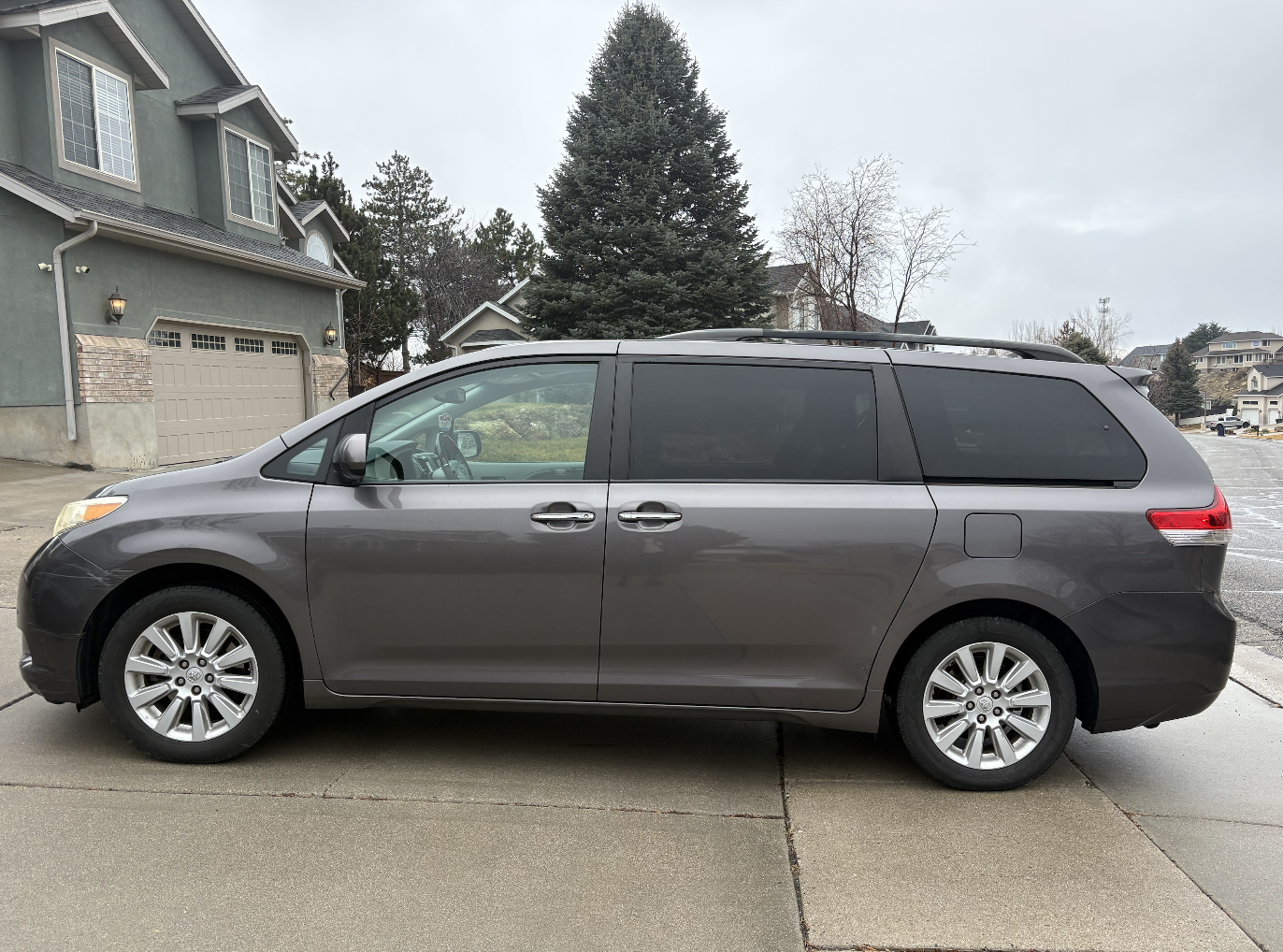 2012 TOYOTA SIENNA Limited 7-Passenger