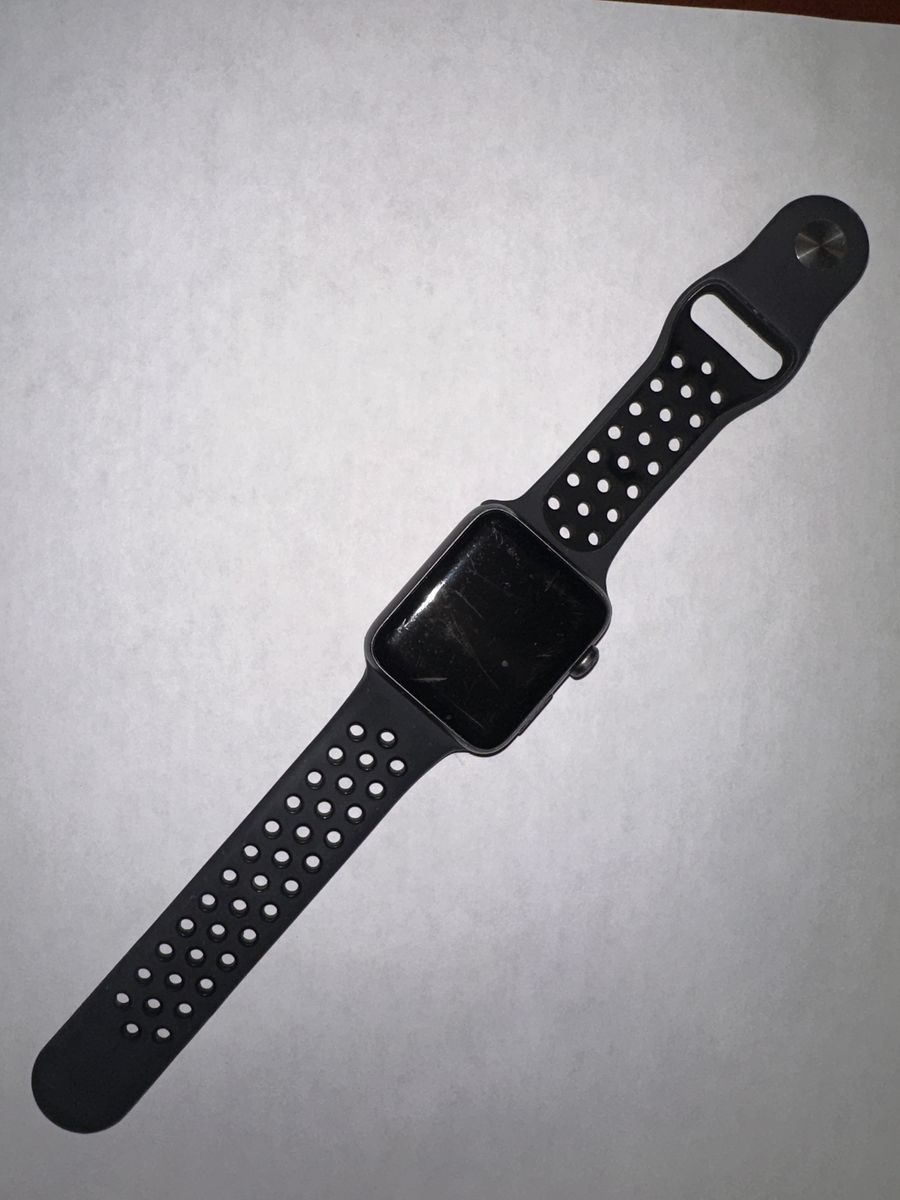 Apple Watch Series 3 (GPS) - 42mm - Space Gray Aluminum