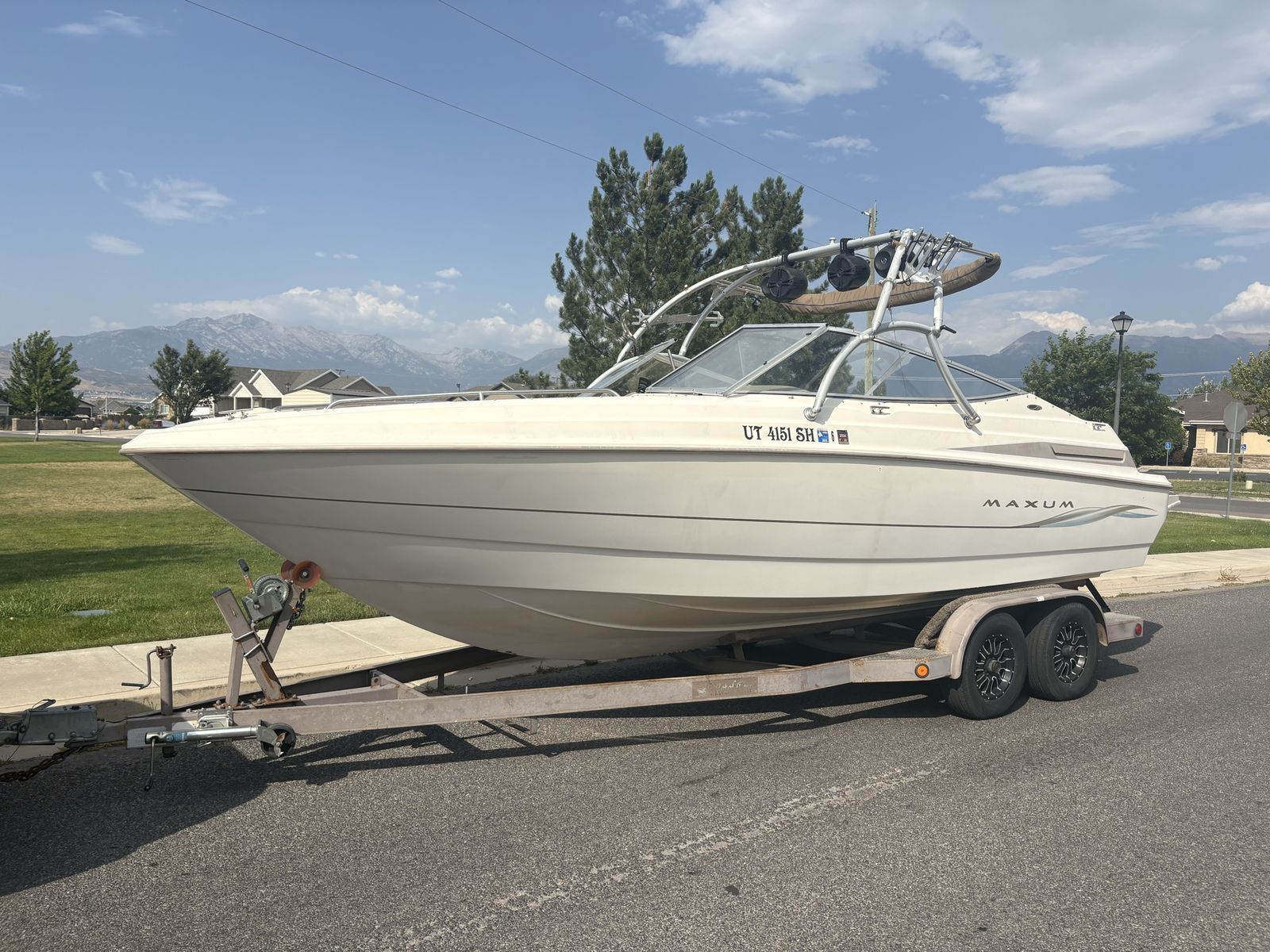 2000 maxum 27ft 8.1L boat