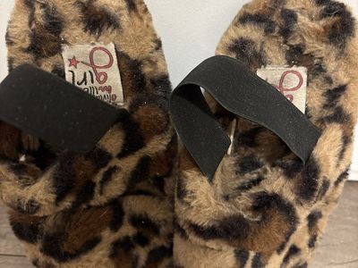 Olivia Miller Girl Leopard Print Faux Fur Slingback Slippers Size 1
