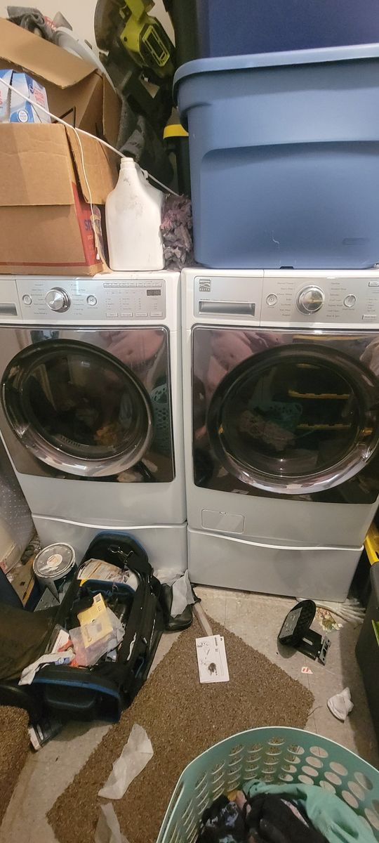 Kenmore Elite front load washer and dryer combo (gas) w/ storage risers