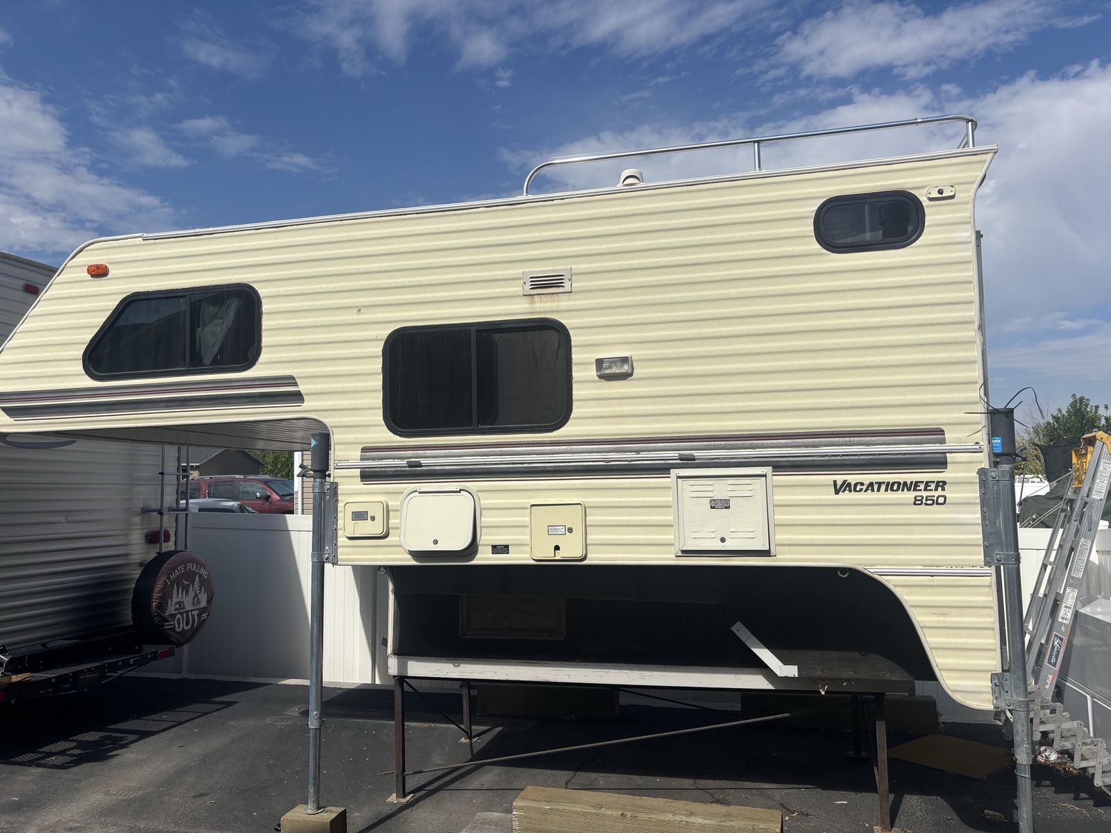 1990 Vacationeer 850 Truck camper