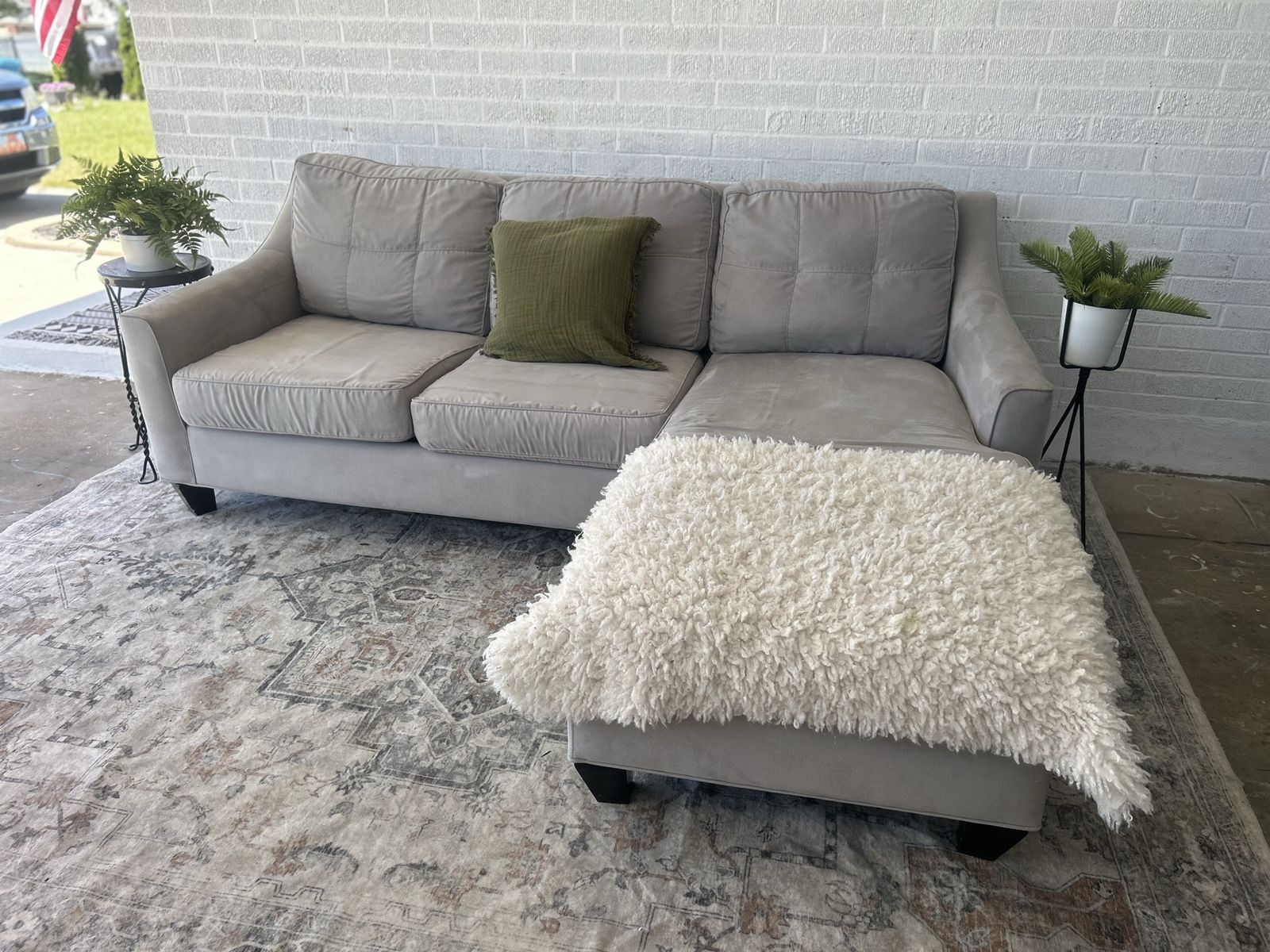 Sectional/ chaise couch