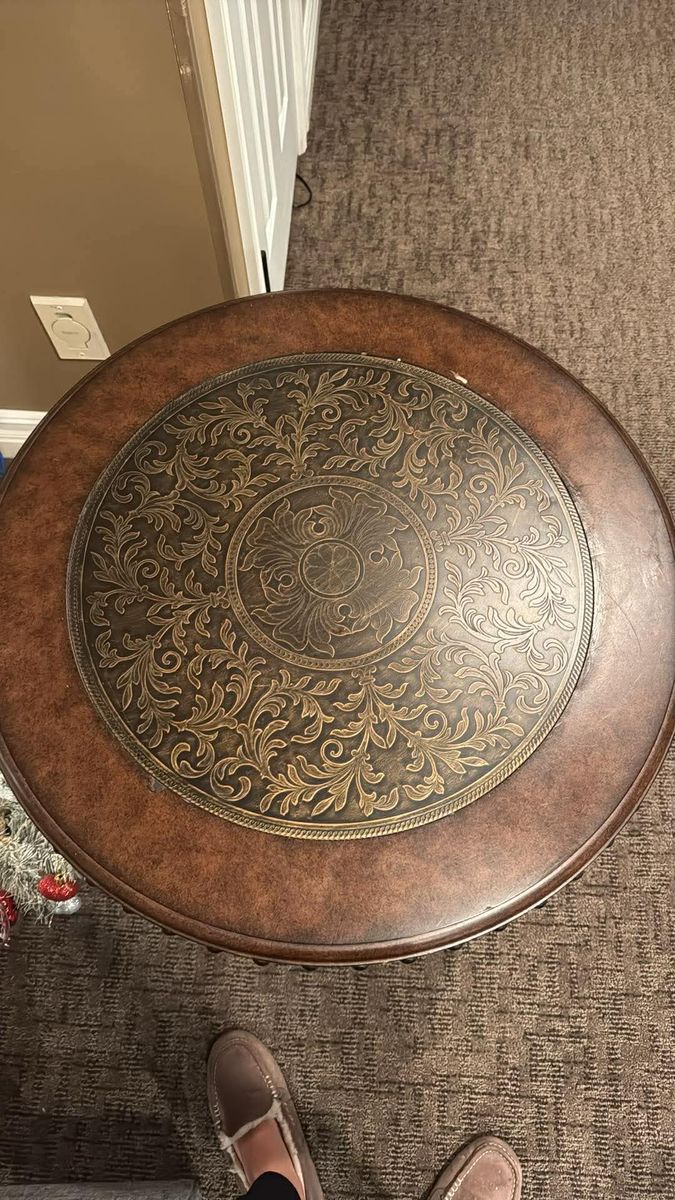 Beautiful Ornate Table 25x25
