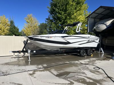 2019 Supreme ZS232 Wakeboard Boat with Trailer - White & Black, Excellent Condition
