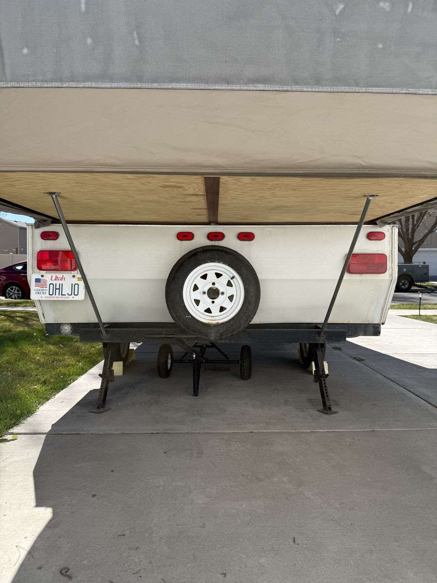 2000 Jayco Qwest 10X Pop-up Tent Trailer
